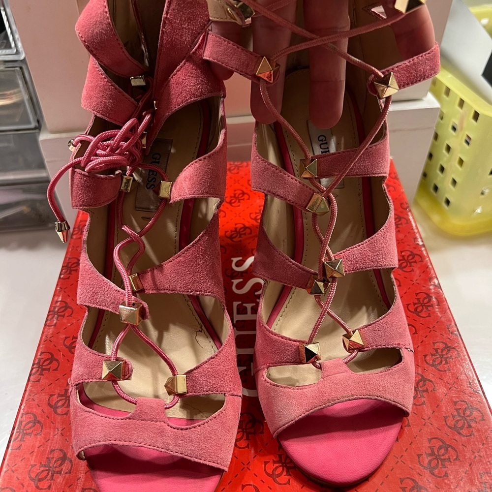 Guess women’s pink shoes size 6.5 - Picture 7 of 8